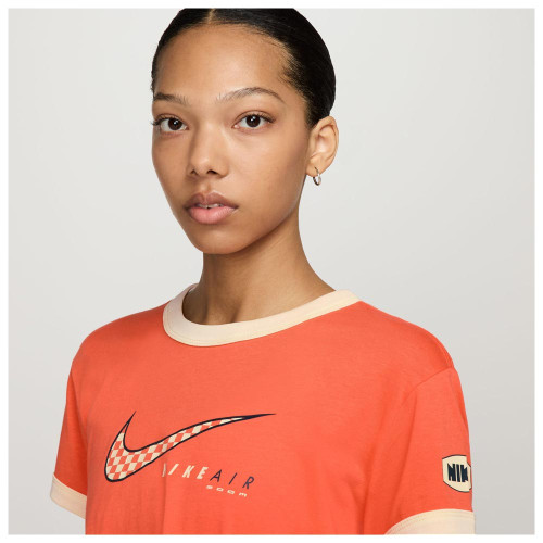 Nike Γυναικεία κοντομάνικη μπλούζα Sportswear Club Motorsport Tee